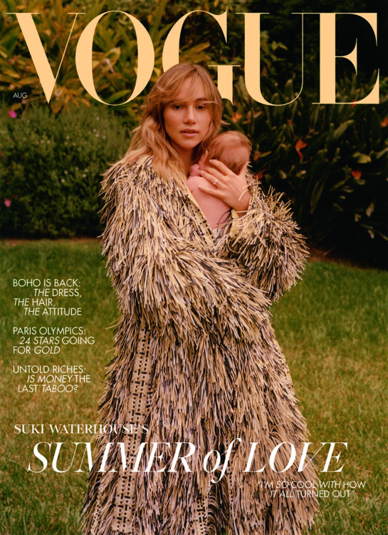 Vogue Magazine August 2024 + Exclusive Vogue Notebook
